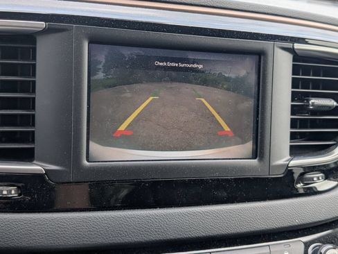 Used 2023 Chrysler Voyager LX FWD image 9