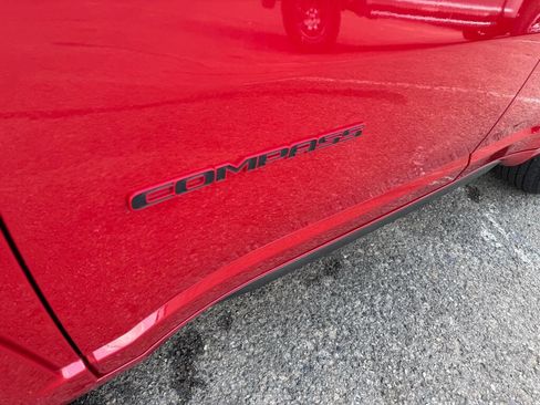 Used 2023 Jeep Compass Limited image 10