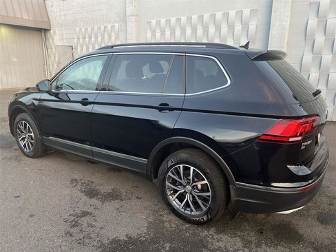 Used 2020 Volkswagen Tiguan SE w/ Panoramic Sunroof Package image 8