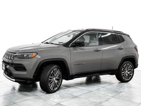 Used 2022 Jeep Compass Limited w/ Elite Group AWD/4WD image 4