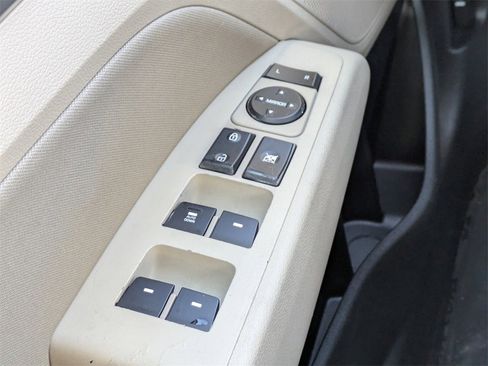 Used 2019 Hyundai Elantra SEL image 22