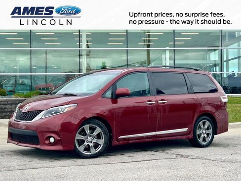Used 2017 Toyota Sienna SE image 1