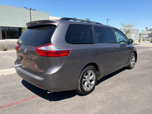 Used 2015 Toyota Sienna LE image 5