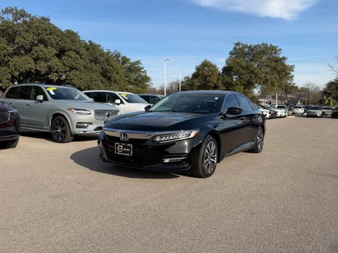 Used 2020 Honda Accord Touring image 2