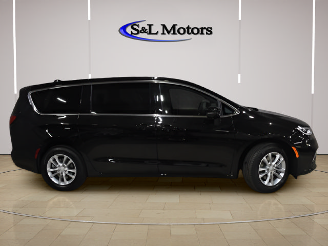 New 2026 Chrysler Pacifica Select AWD/4WD image 7