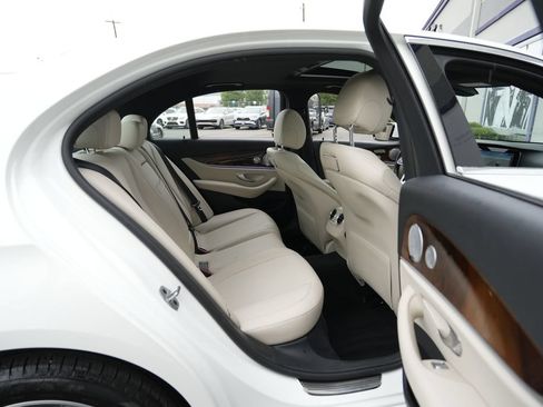 Used 2019 Mercedes-Benz E 300 4MATIC image 38