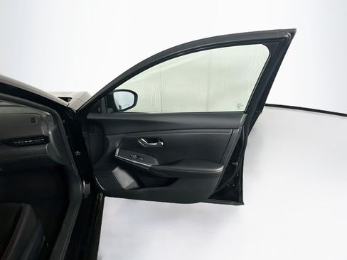 Used 2025 Nissan Sentra SR FWD image 30