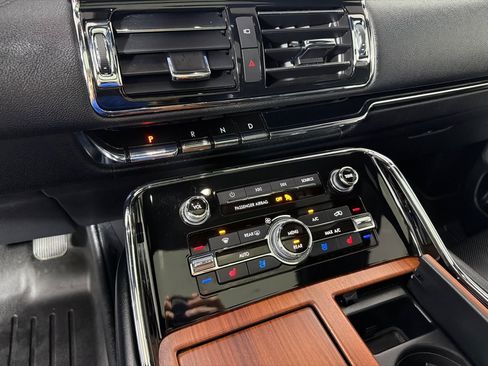 Used 2020 Lincoln Navigator Reserve w/ Luxury Package AWD/4WD image 19