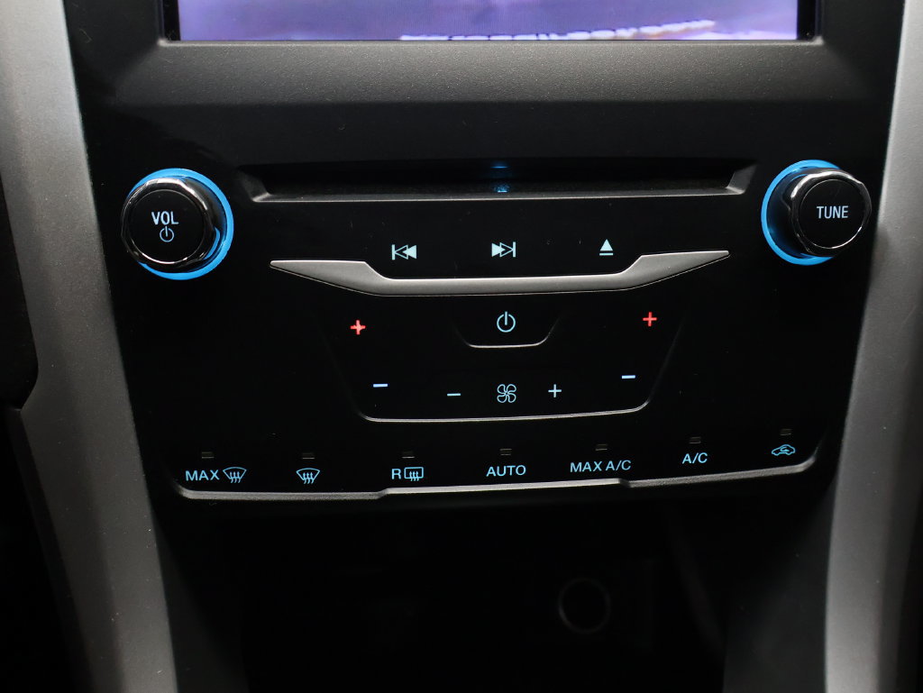 Used 2013 Ford Fusion SE FWD image 24