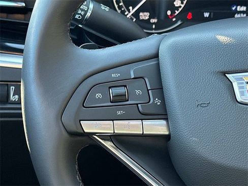 Used 2025 Cadillac XT6 Luxury image 8