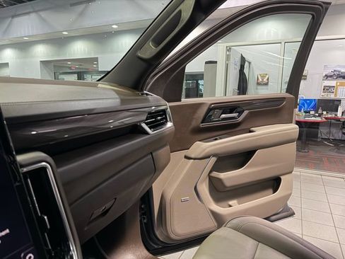 Used 2025 GMC Yukon Elevation w/ Elevation Premium Package AWD/4WD image 24