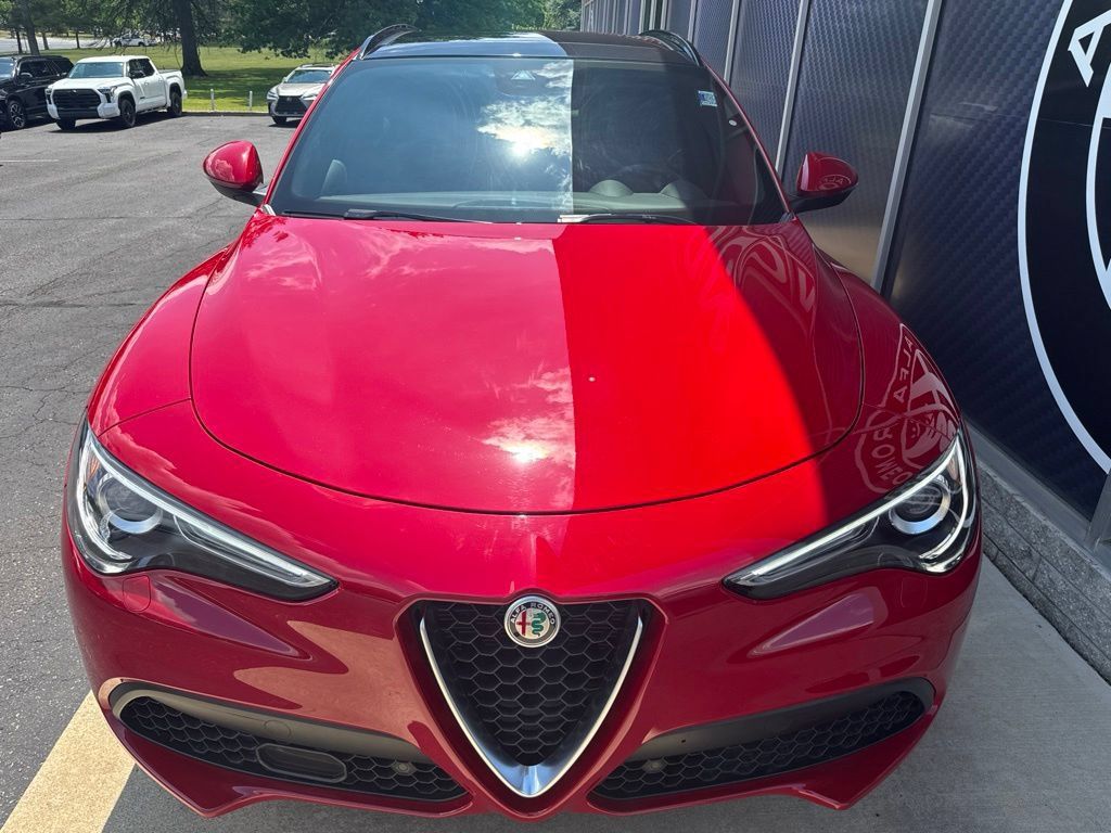 Used 2023 Alfa Romeo Stelvio Ti AWD/4WD image 9
