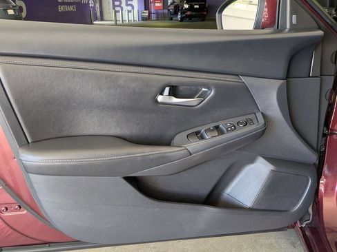 Used 2025 Nissan Sentra SV FWD image 9