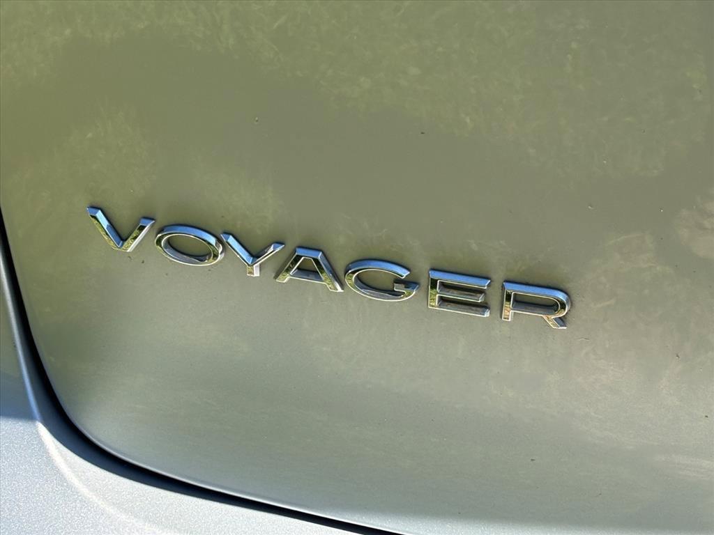 Used 2023 Chrysler Voyager LX FWD image 11