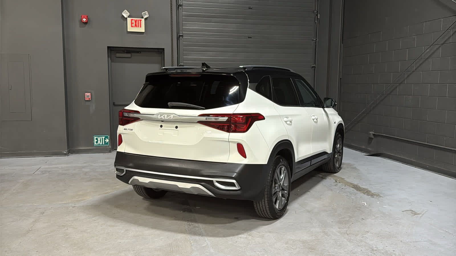 Used 2023 Kia Seltos S AWD/4WD image 4