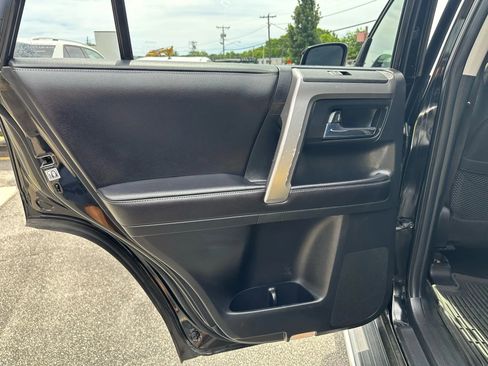 Used 2016 Toyota 4Runner SR5 image 12