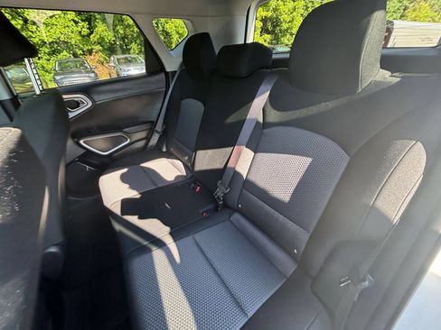 Used 2025 Kia Soul LX w/ LX Technology Package FWD image 33