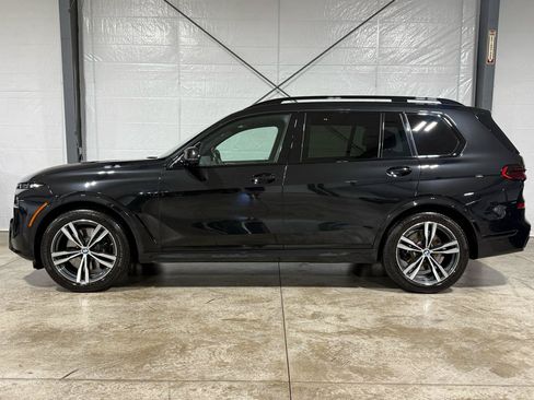 Used 2023 BMW X7 xDrive40i w/ M Sport Package AWD/4WD image 2