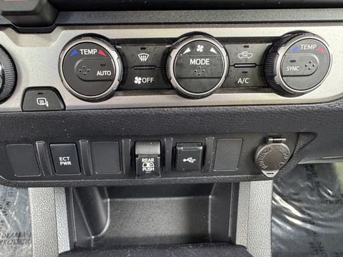 Used 2022 Toyota Tacoma SR5 AWD/4WD image 27