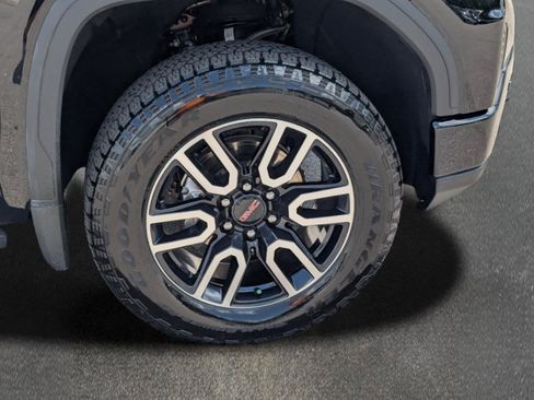Used 2025 GMC Sierra 1500 AT4 w/ Technology Package AWD/4WD image 6