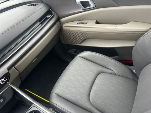 New 2026 Kia Carnival EX image 30