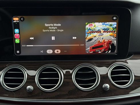 Used 2018 Mercedes-Benz E 300 4MATIC image 27