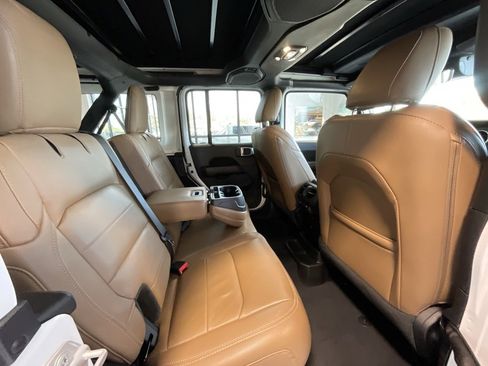 Used 2020 Jeep Wrangler Unlimited Sahara image 21