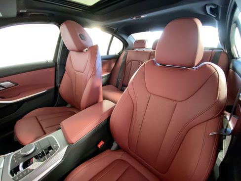 Used 2026 BMW 330i Sedan w/ M Sport Package image 21