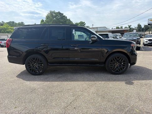 New 2026 Ford Expedition Platinum w/ Stealth Performance Package AWD/4WD image 5