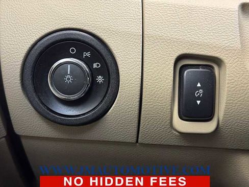 Used 2015 Ford Taurus SE image 31