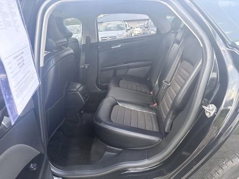 Used 2018 Ford Fusion SE w/ Equipment Group 201A FWD image 13
