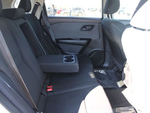Used 2023 Nissan Rogue S image 22