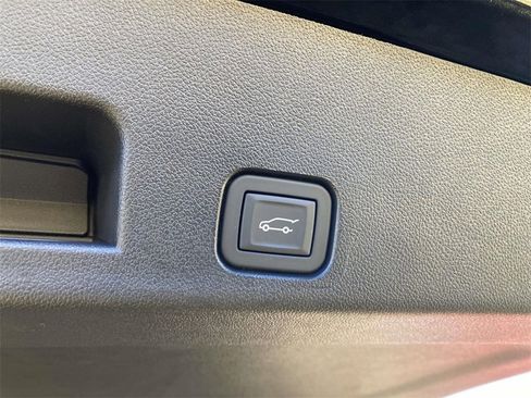 New 2025 Chevrolet Traverse LT w/ LPO, Floor Liner Package image 12