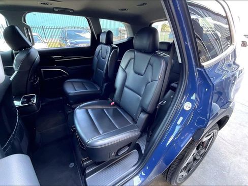 Used 2025 Kia Telluride S FWD image 25