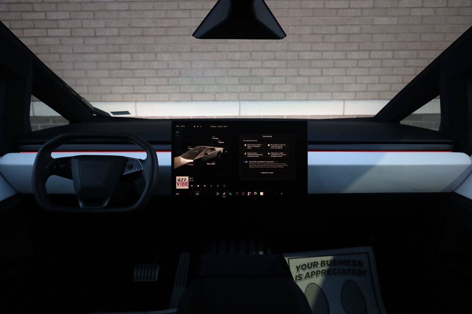 Used 2024 Tesla Cybertruck AWD Crew Cab image 31