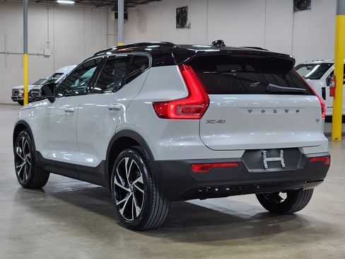 Used 2021 Volvo XC40 T4 R-Design w/ Advanced Package image 11