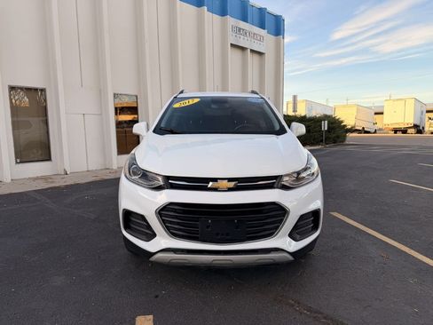 Used 2017 Chevrolet Trax LT w/ LT Convenience Package image 2