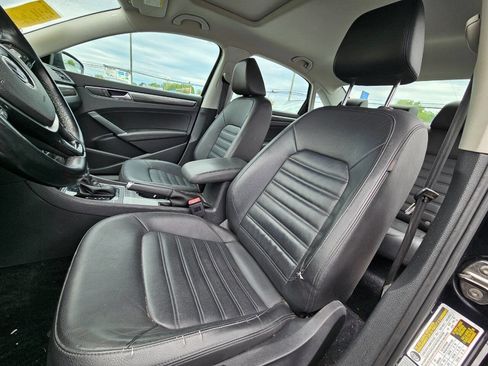 Used 2017 Volkswagen Passat 1.8T SEL Premium FWD image 10