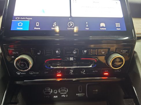 Used 2022 Jeep Grand Cherokee Summit w/ Adv Protech Group IV AWD/4WD image 22