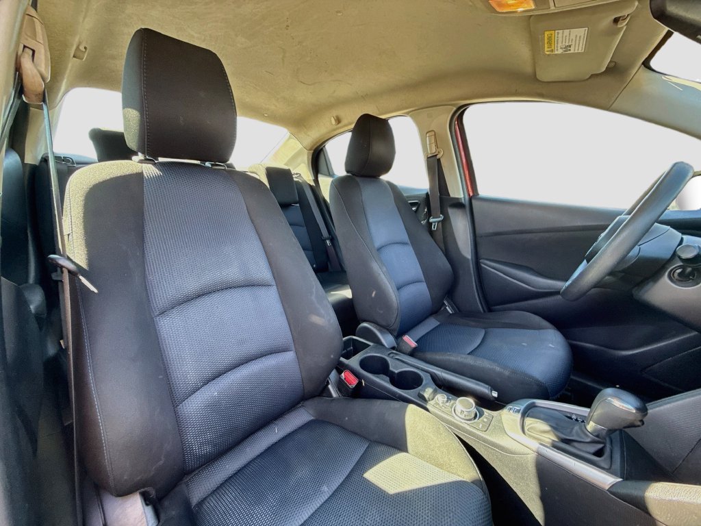 Used 2019 Toyota Yaris L FWD image 38