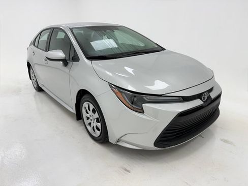 Used 2025 Toyota Corolla LE FWD image 2