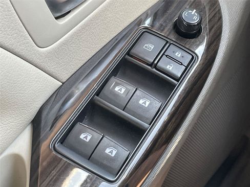 Used 2015 Toyota Sienna XLE w/ XLE Navigation Package AWD/4WD image 19
