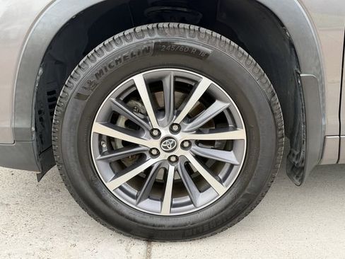 Used 2018 Toyota Highlander XLE FWD image 7