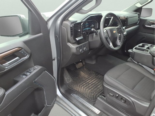 Used 2024 Chevrolet Silverado 1500 LT AWD/4WD image 9