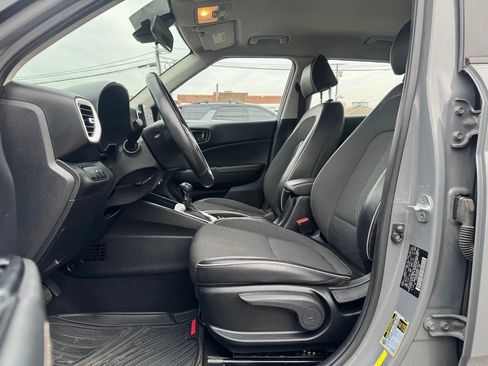 Used 2022 Hyundai Venue Limited w/ Cargo Package image 9