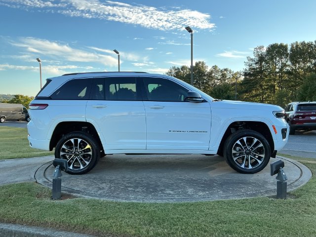 Used 2023 Jeep Grand Cherokee Overland w/ Adv Protech Group III AWD/4WD image 8