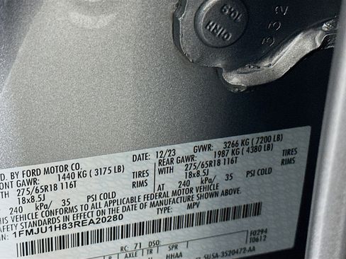 Used 2024 Ford Expedition XLT image 12