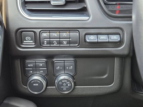 Used 2023 GMC Yukon XL AT4 w/ AT4 Premium Package AWD/4WD image 24