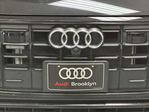 Used 2022 Audi Q8 Premium Plus w/ Premium Plus Package AWD/4WD image 7