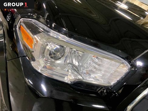 Certified 2023 Toyota Tacoma SR5 AWD/4WD image 28